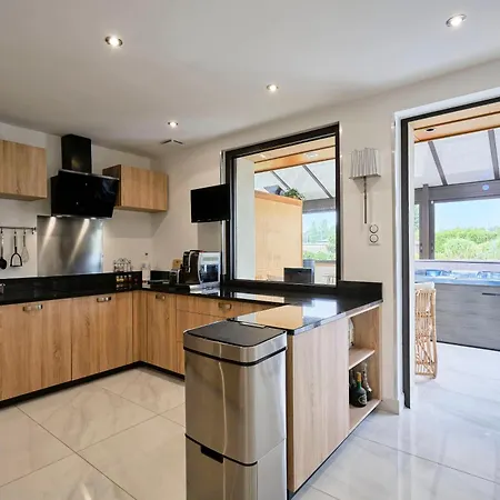 Arcadia - Piscine - - Sauna - Cinema - Jeux D'arcades - Jeux Video - Bassin Naturel - Jardin